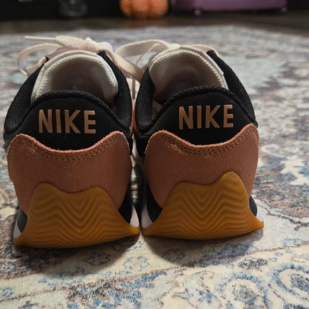 Nike Womens Pink Sneakers - Picture 4 of 6